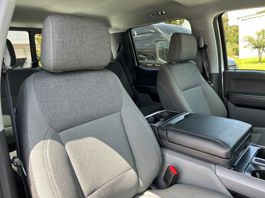 2024 Oxford White Ford F-150 XLT 4X4 Truck