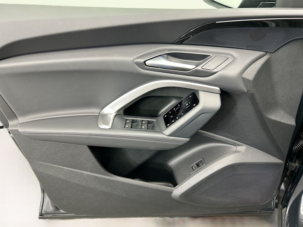 Thumbnail: 2025 Audi Q5 - 23