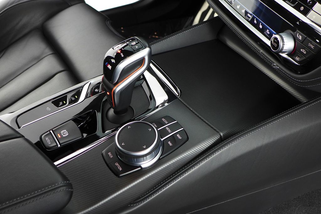 Thumbnail: 2019 BMW M5 - 15