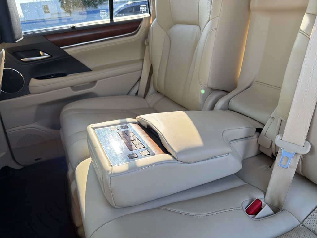 Thumbnail: 2020 Lexus LX - 18