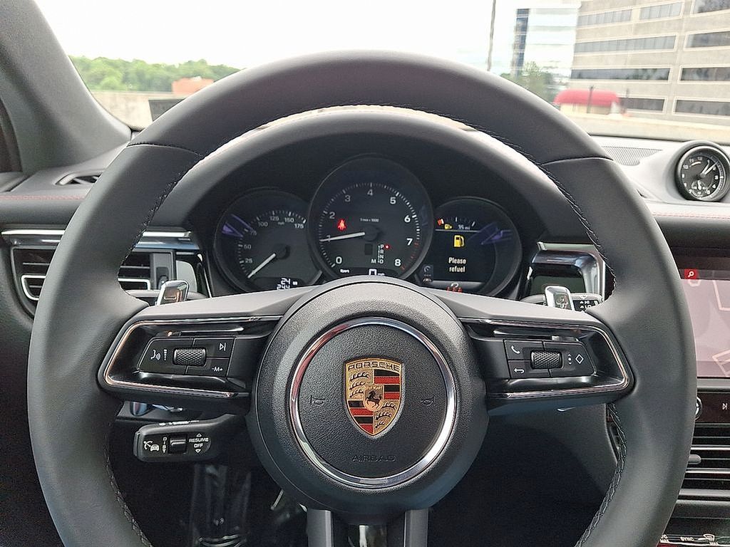 Thumbnail: 2025 Porsche Macan - 22