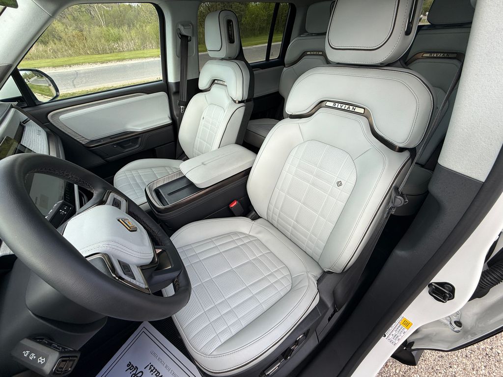 Rivian R1S