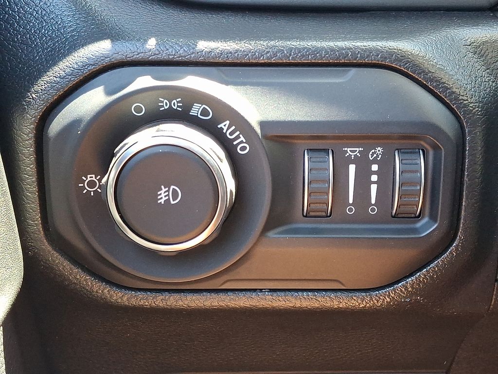 2022 Jeep Wrangler — photo 25