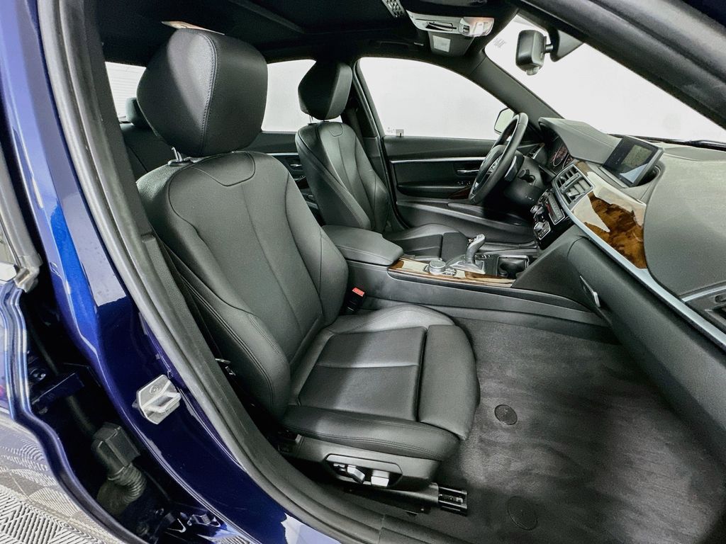 Thumbnail: 2018 BMW 3 Series - 29