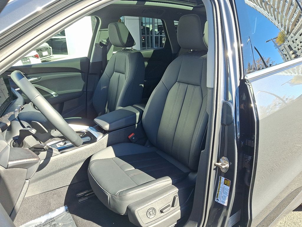 Thumbnail: 2025 Audi Q5 - 13