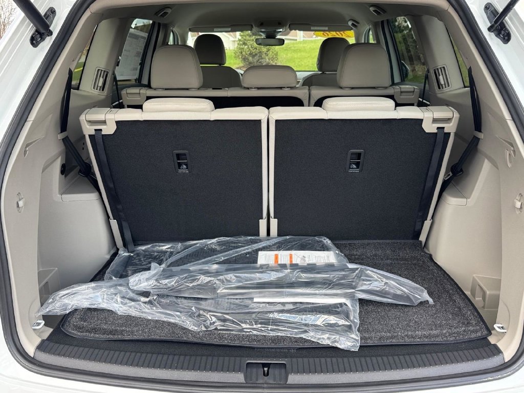 New 2026 Opal White Pearl Volkswagen SE image 5