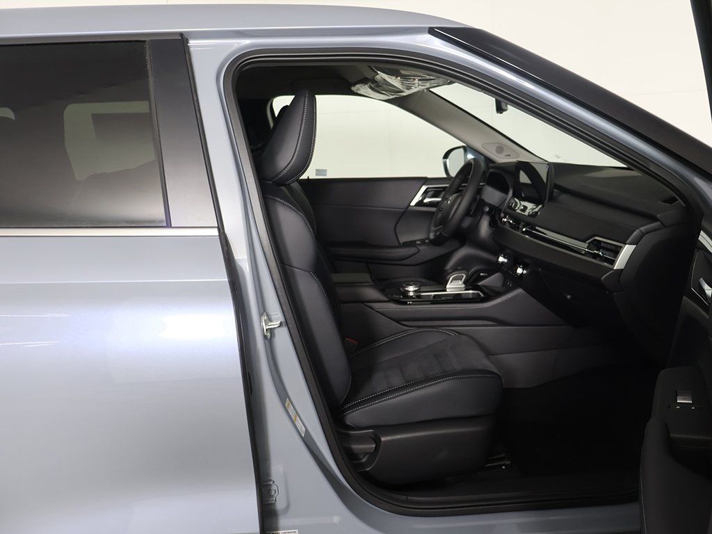 New 2026 Gray Mitsubishi SE image 32