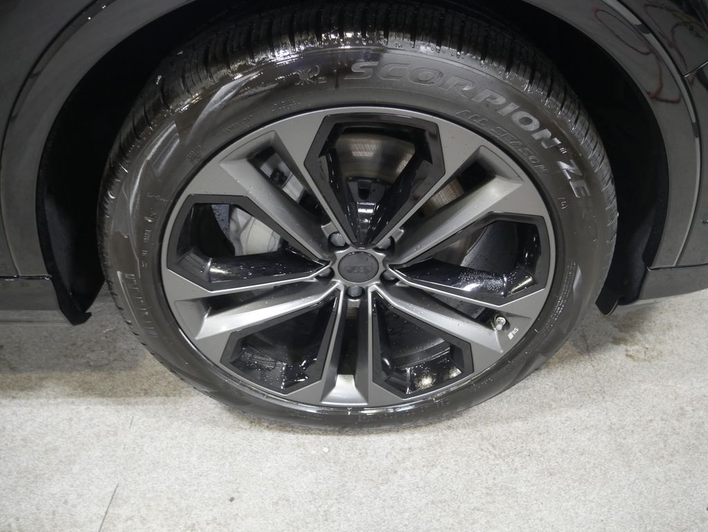 Thumbnail: 2026 Audi Q7 - 15