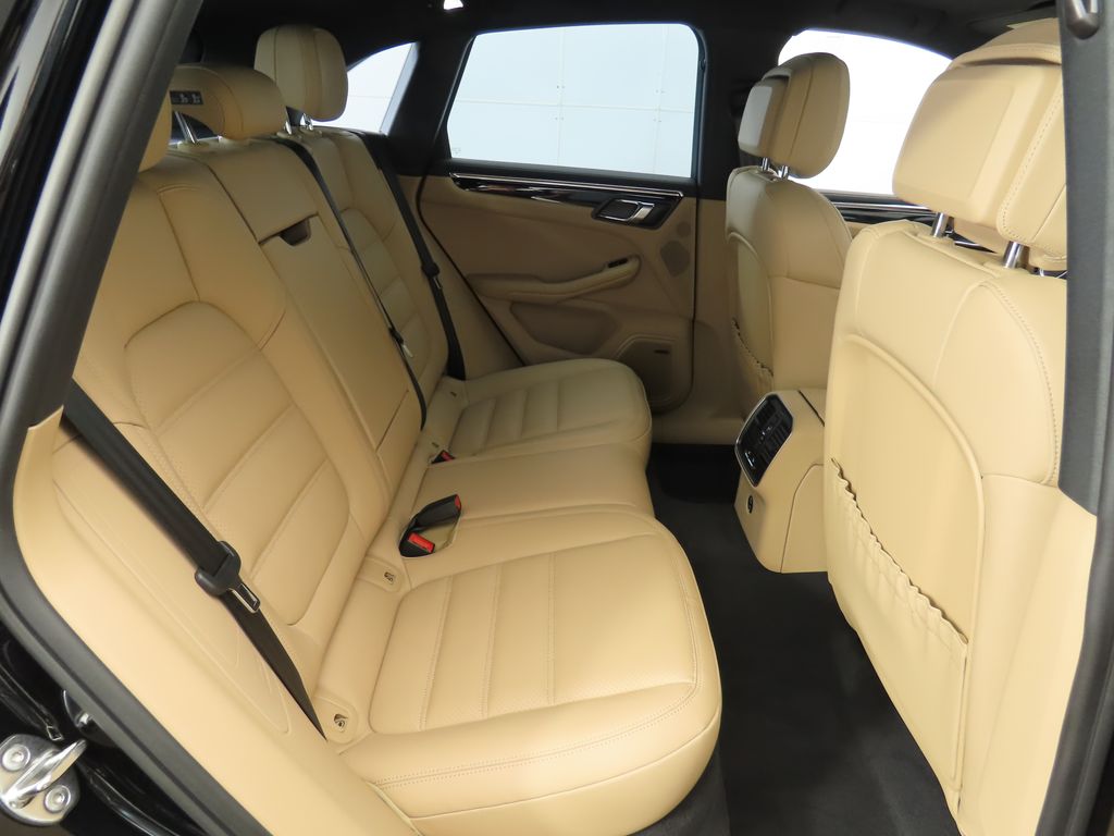 Thumbnail: 2025 Porsche Macan - 25