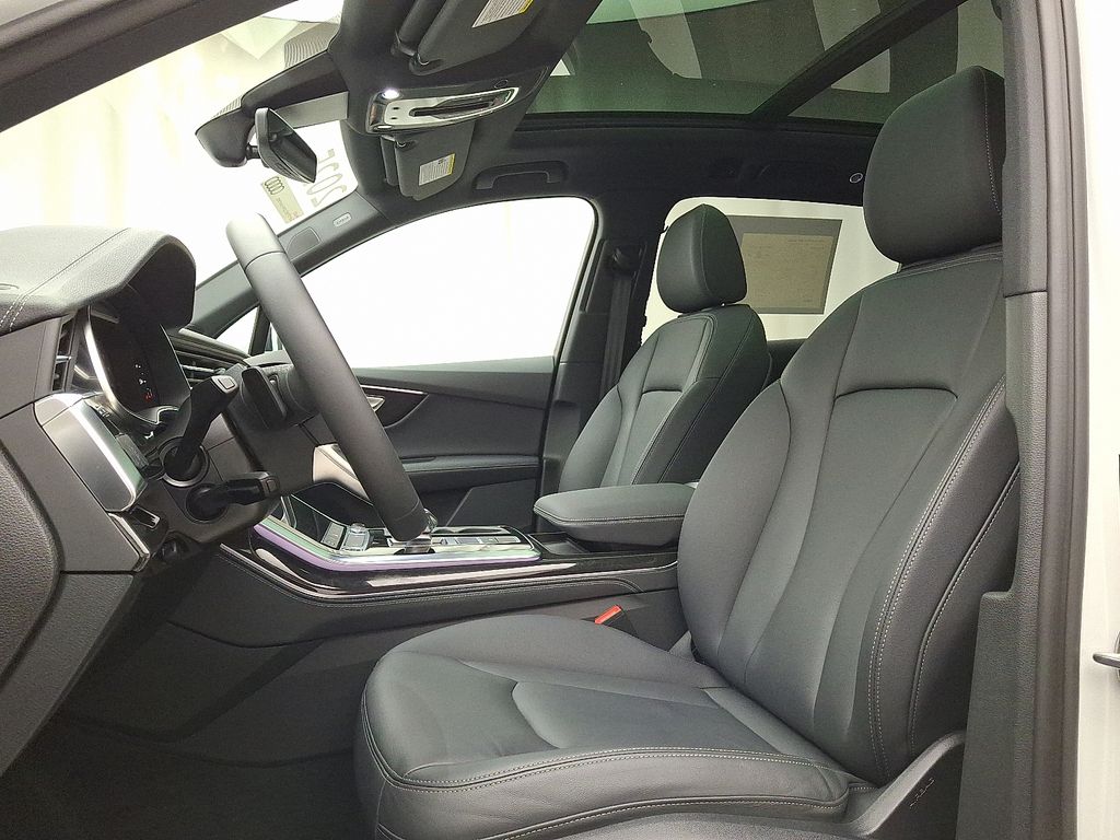 Thumbnail: 2025 Audi Q7 - 13