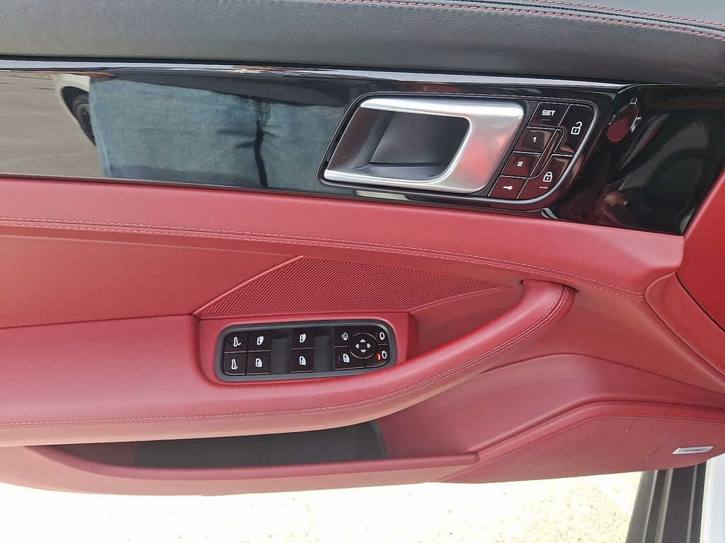 Thumbnail: 2019 Porsche Panamera - 14