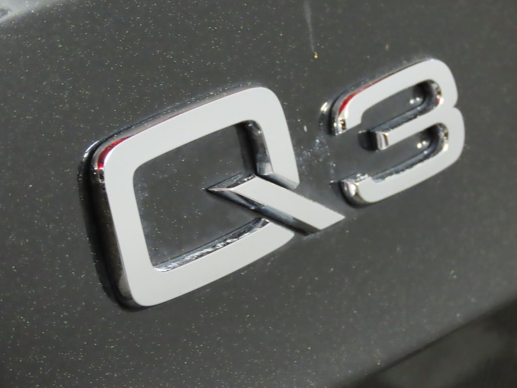 Thumbnail: 2023 Audi Q3 - 9