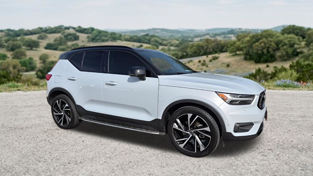 Used Car 2022 Volvo Xc40  R-design For Sale Under $20,000 In Austin, Texas