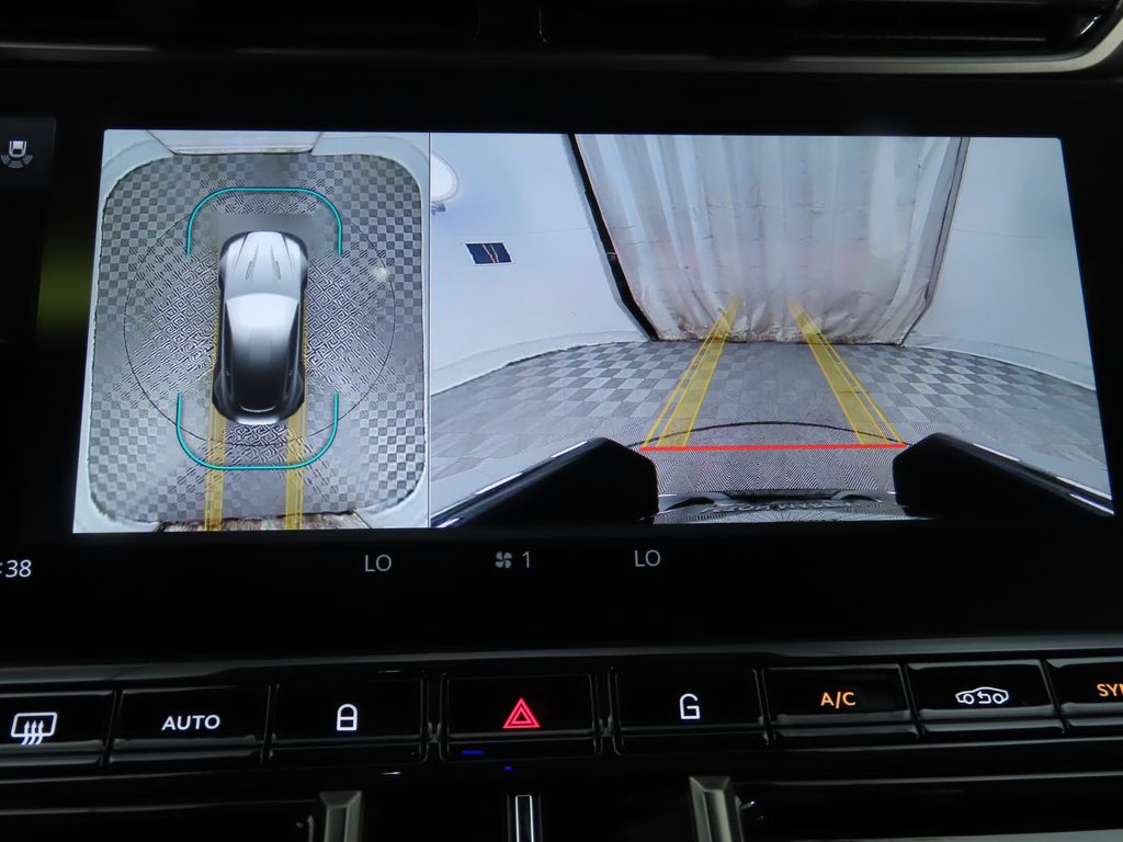 Thumbnail: 2025 Aston Martin Vantage - 16