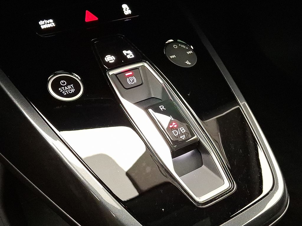 Thumbnail: 2023 Audi Q4 e-tron - 15