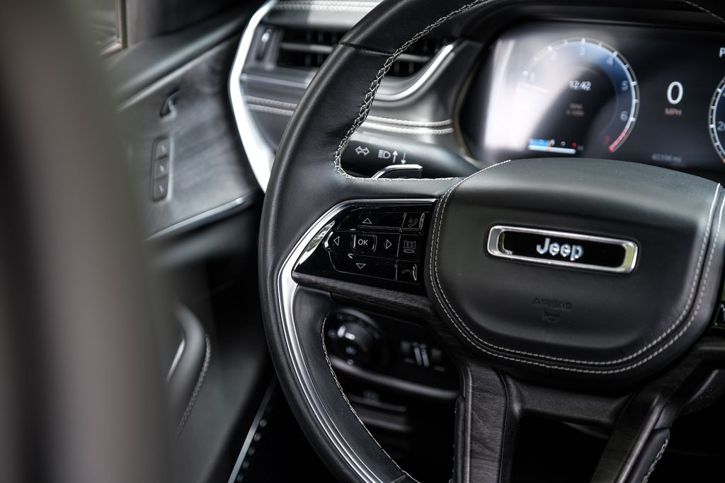 used 2022 Jeep Grand Cherokee car, priced at $31,834