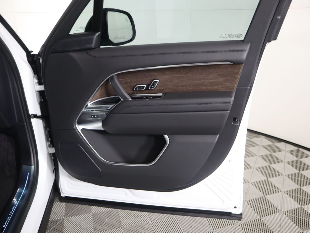 Thumbnail: 2025 Land Rover Range Rover - 27