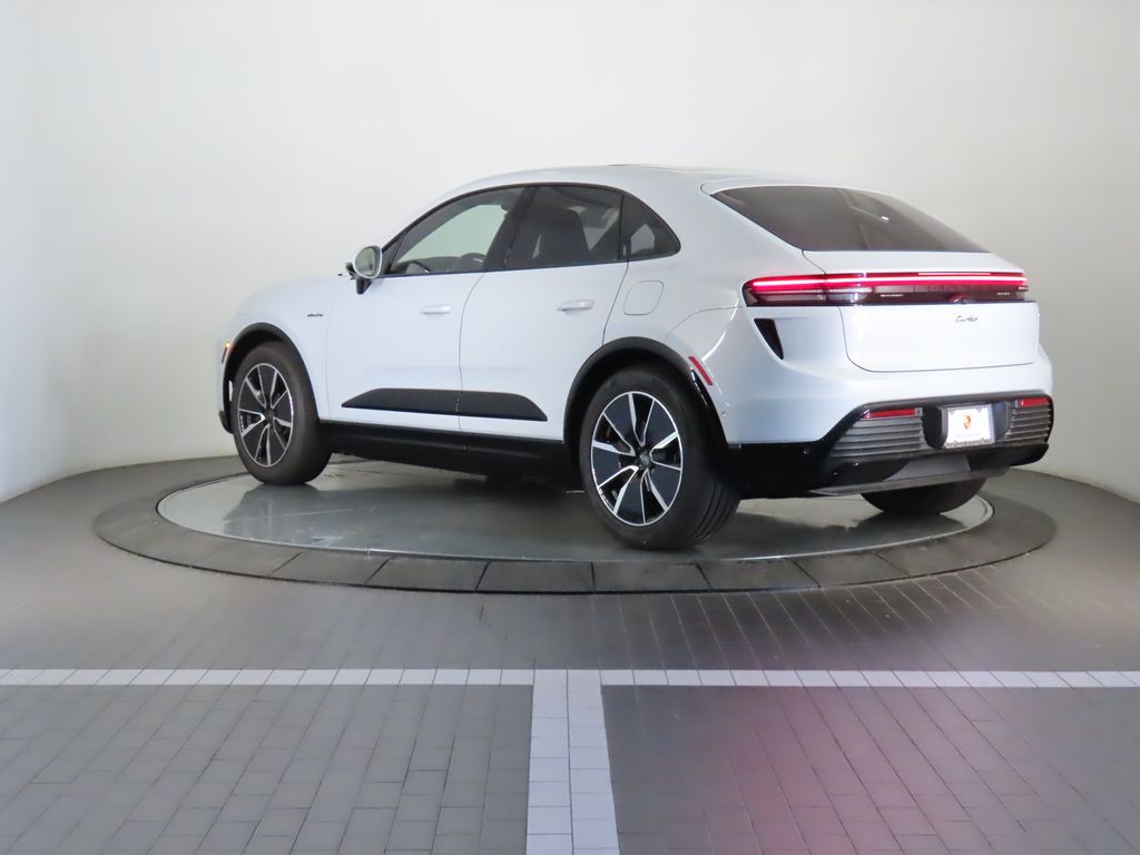 Thumbnail: 2025 Porsche Macan - 3