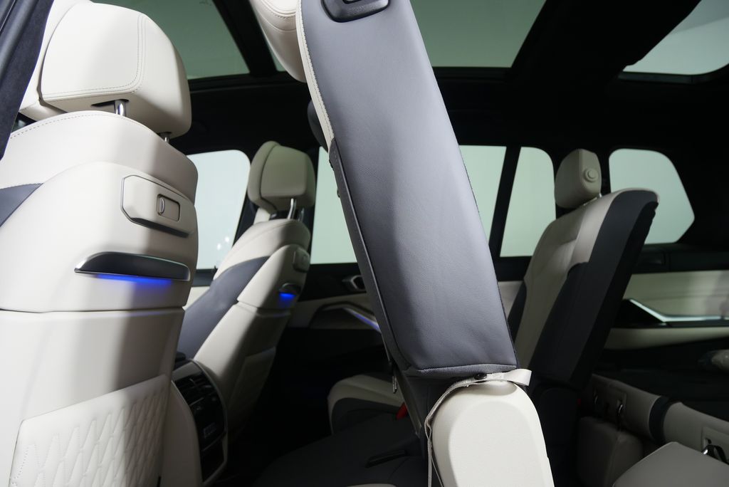 Thumbnail: 2023 BMW X7 - 18