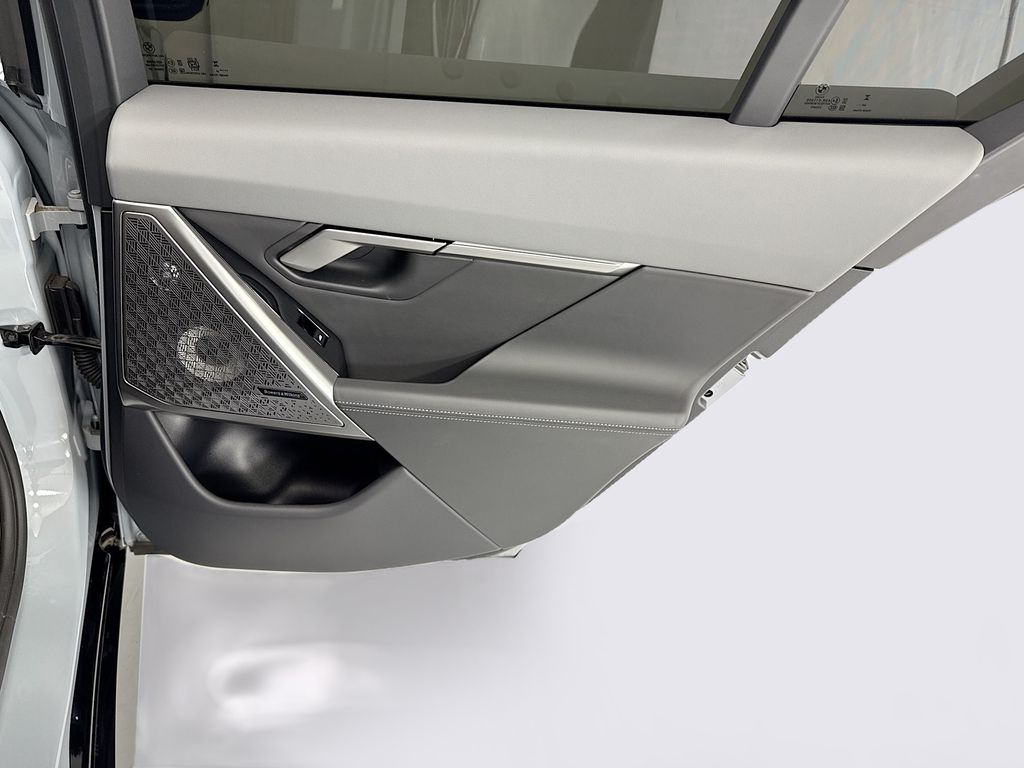 Thumbnail: 2026 BMW i5 - 26
