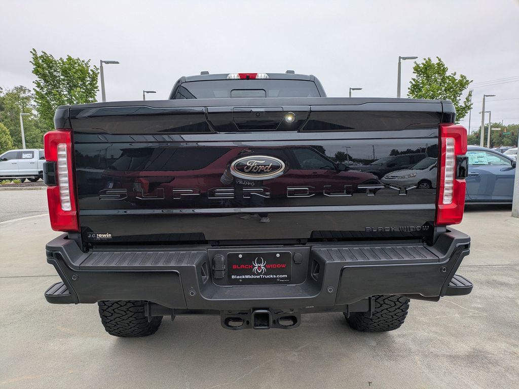 2026 Ford F-250 Super Duty Black Widow