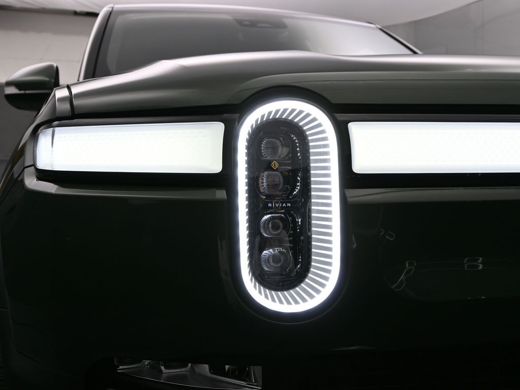 2024 Rivian R1S Adventure
