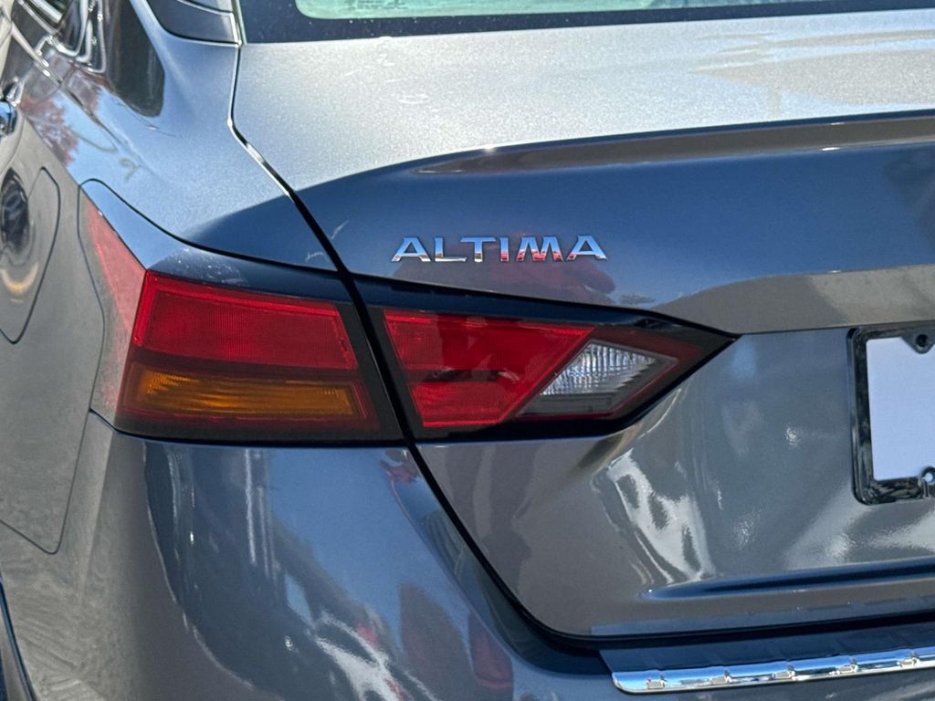 Thumbnail: 2022 Nissan Altima - 10