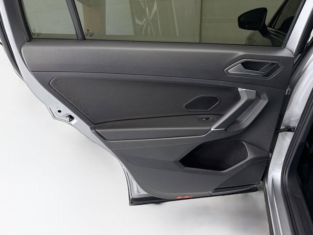 Thumbnail: 2020 Volkswagen Tiguan - 24