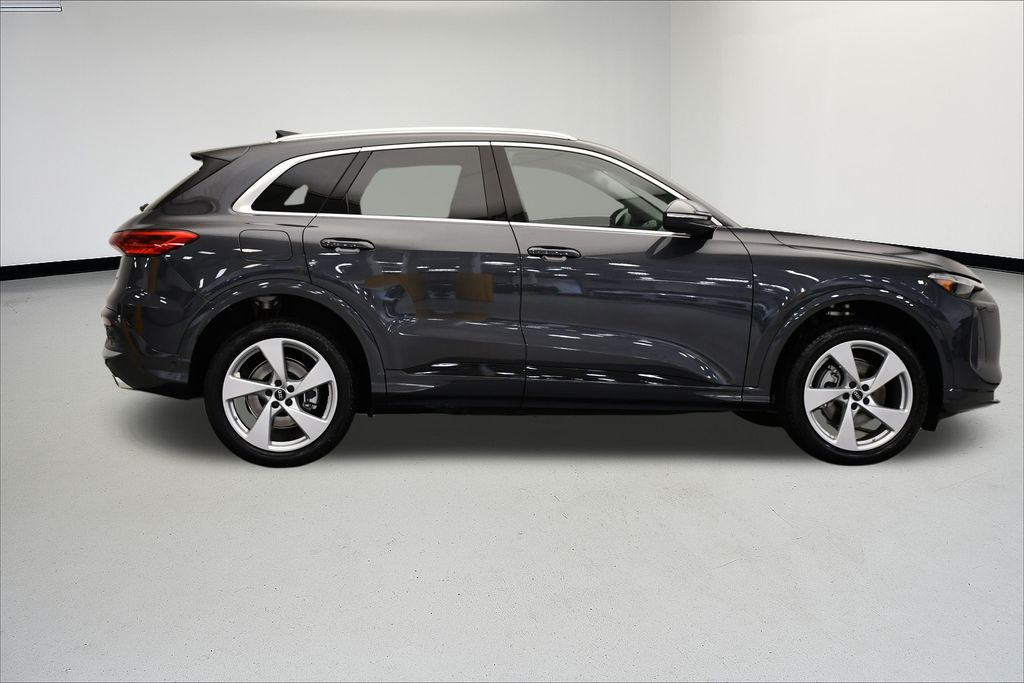 Thumbnail: 2025 Audi Q5 - 6