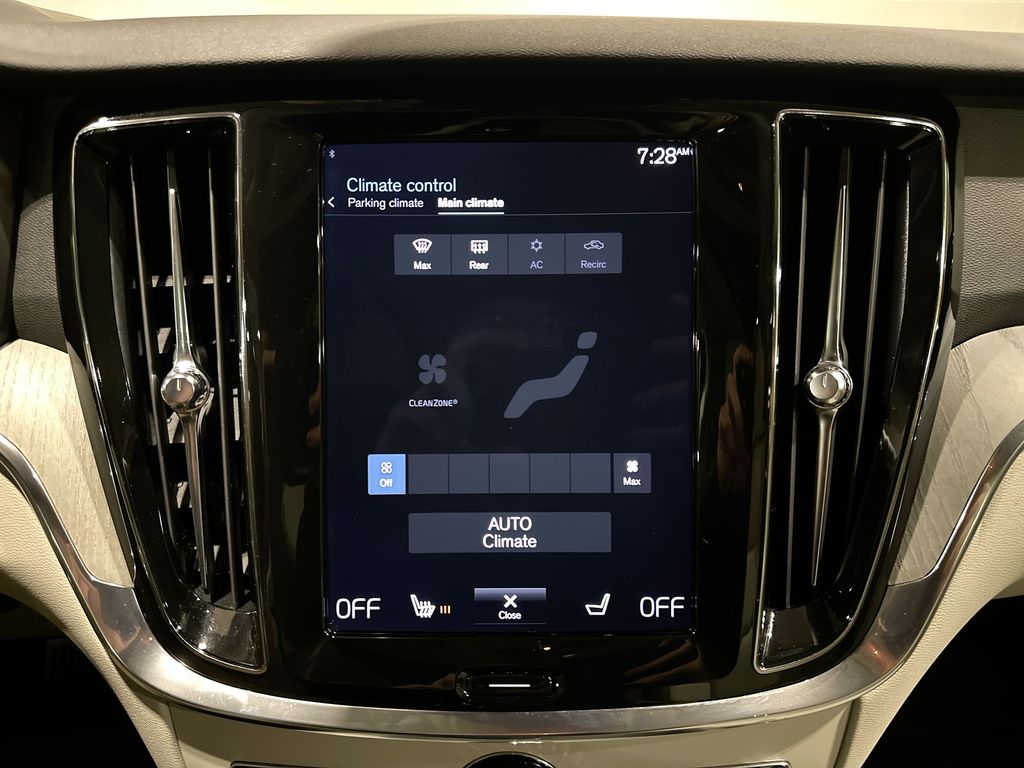 Thumbnail: 2022 Volvo S60 - 13