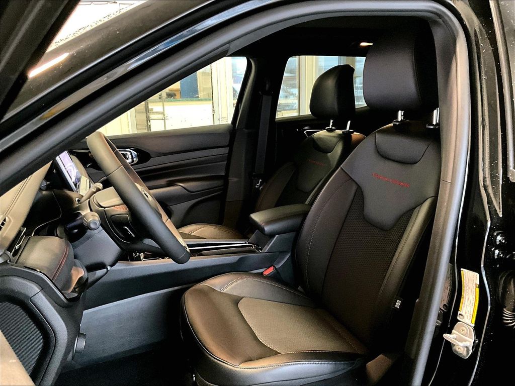 2026 Jeep Compass — photo 11