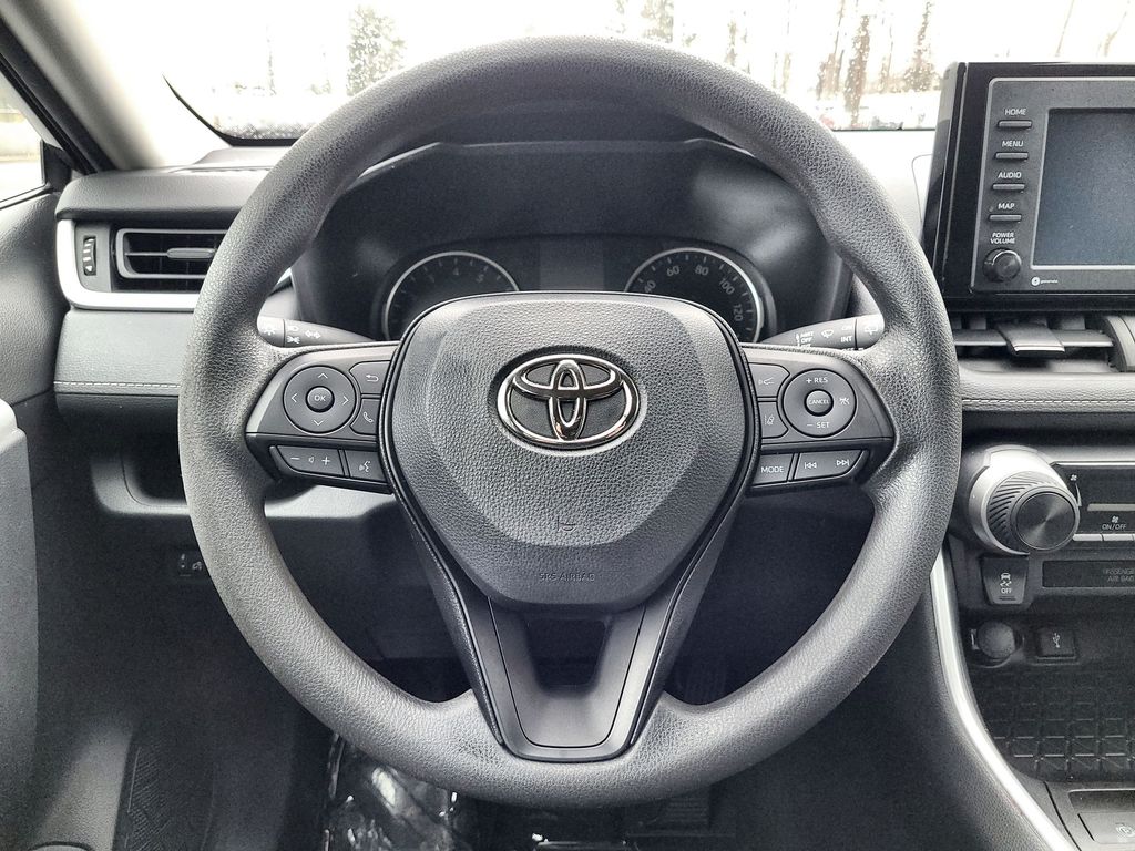 2022 Toyota RAV4 LE 13