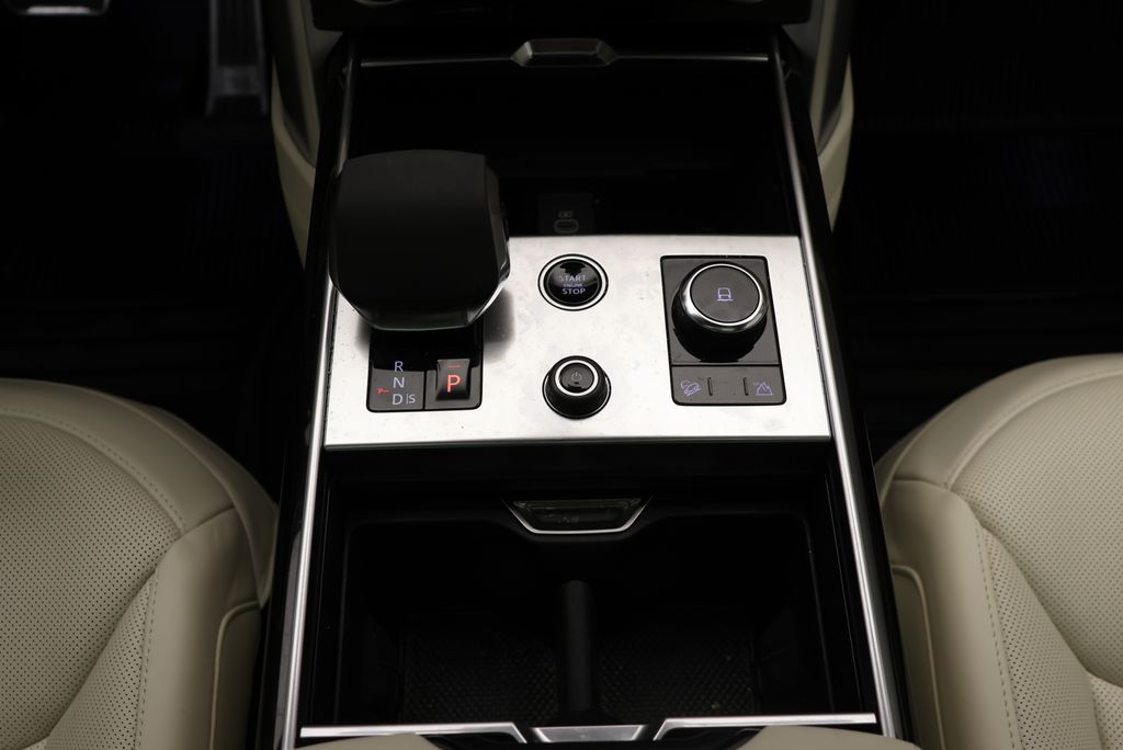 Thumbnail: 2023 Land Rover Range Rover - 24