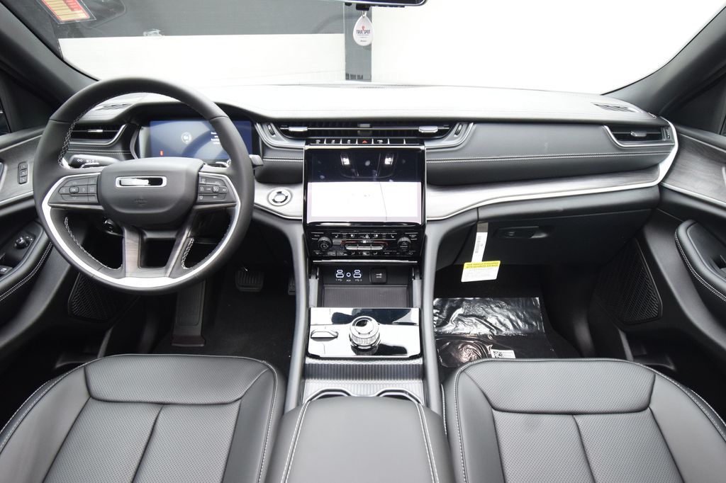 new 2025 Jeep Grand Cherokee car, priced at $47,093
