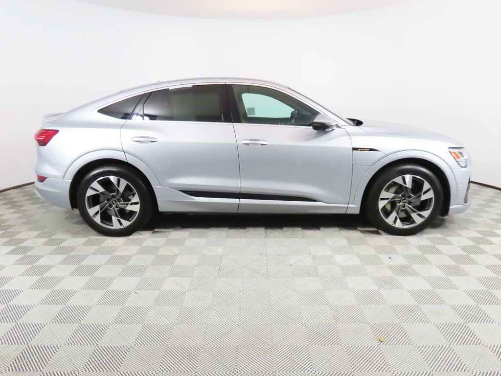 Thumbnail: 2022 Audi e-tron GT - 6