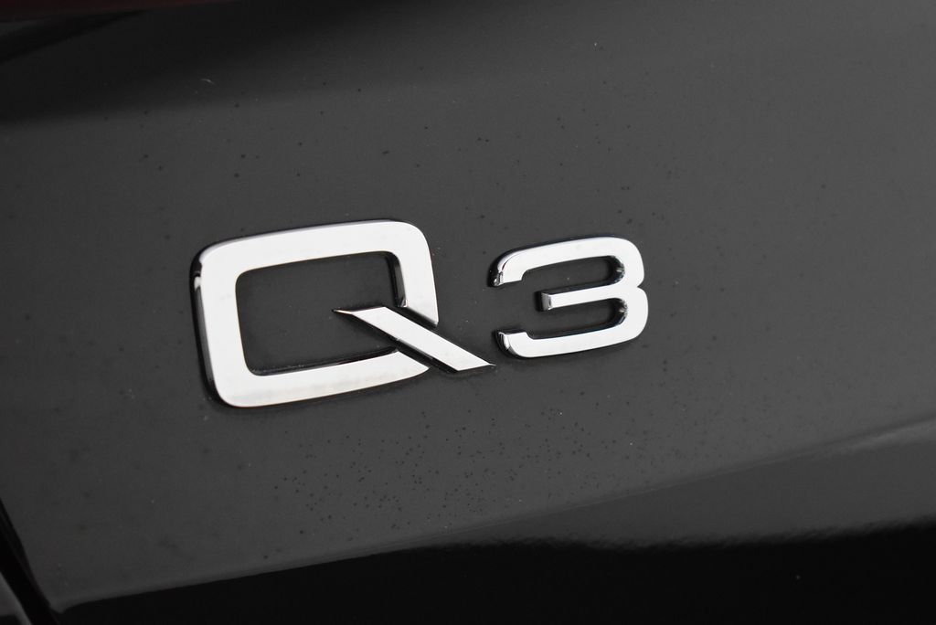 Thumbnail: 2023 Audi Q3 - 9