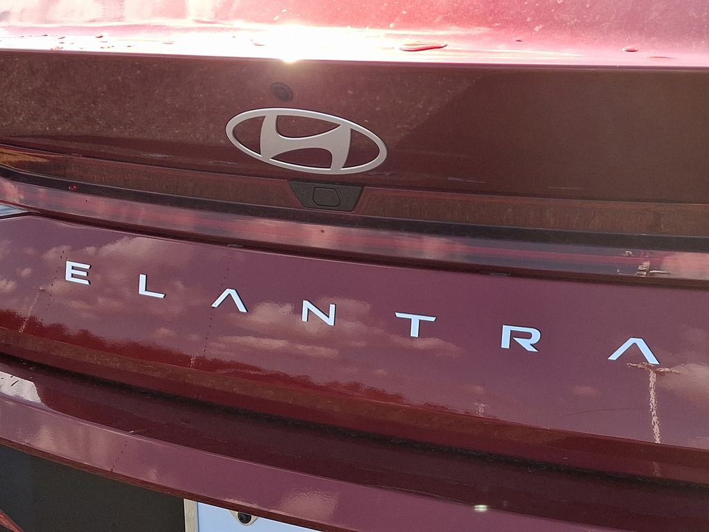 2025 Hyundai Elantra SEL 11