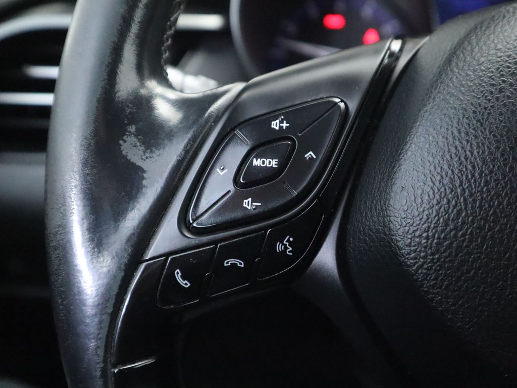 2018 Toyota C-HR XLE 11