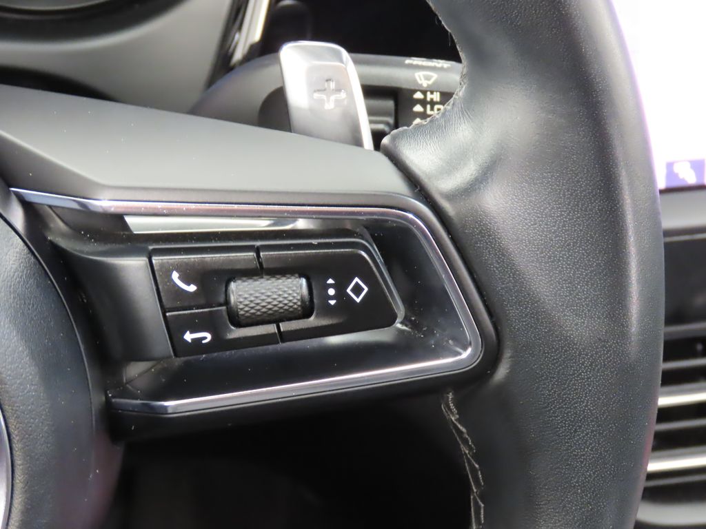 Thumbnail: 2022 Porsche Macan - 21