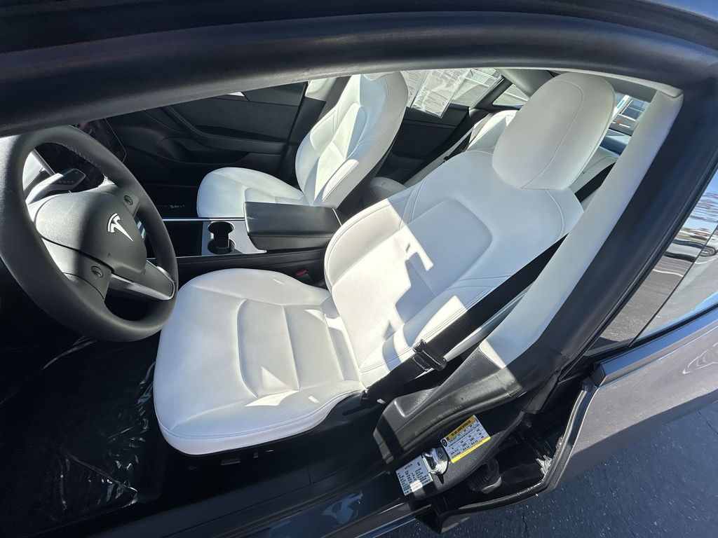 Thumbnail: 2022 Tesla Model 3 - 11