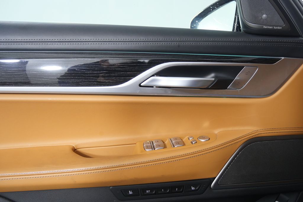 Thumbnail: 2022 BMW 7 Series - 8