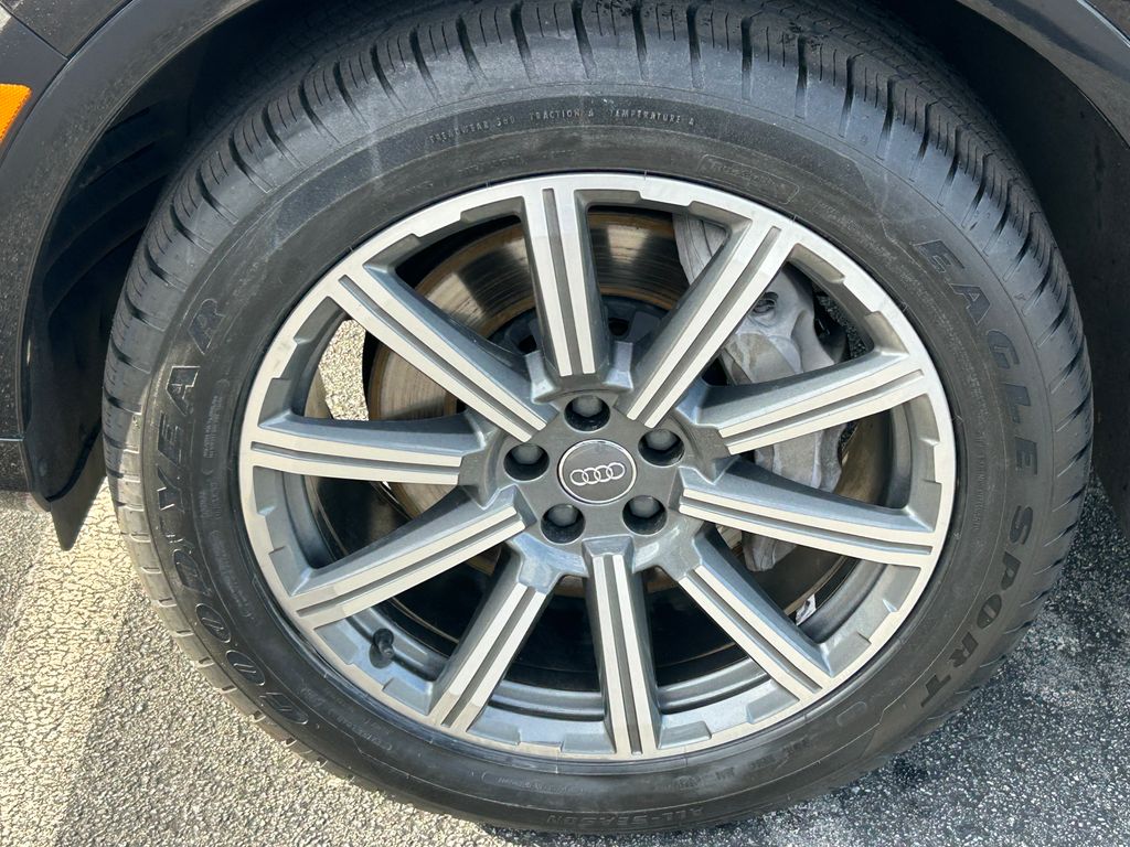 Thumbnail: 2018 Audi Q7 - 9