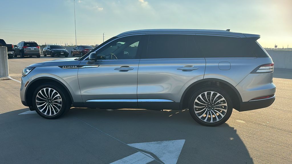 2023 Lincoln Aviator Reserve Silver at Gullo Toyota