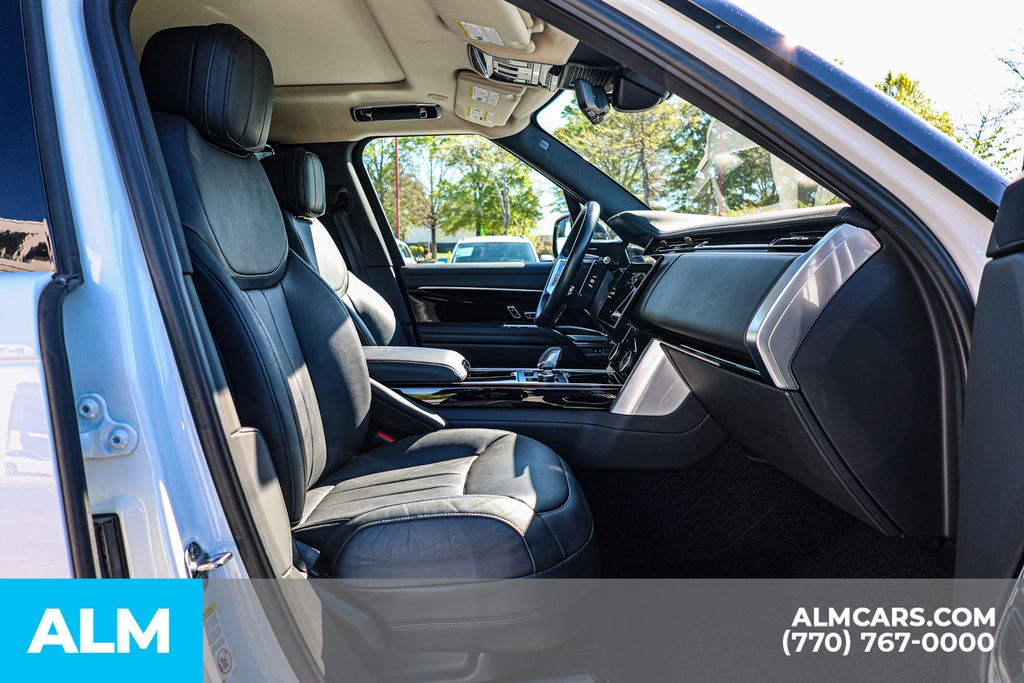 Used 2023 White Land Rover SE image 21