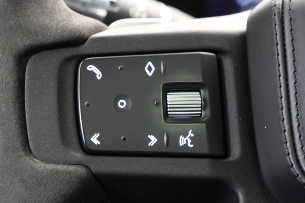 Thumbnail: 2022 Land Rover Defender - 18