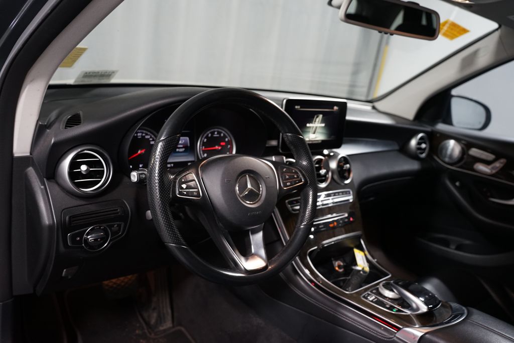 Thumbnail: 2016 Mercedes-Benz GLC - 7