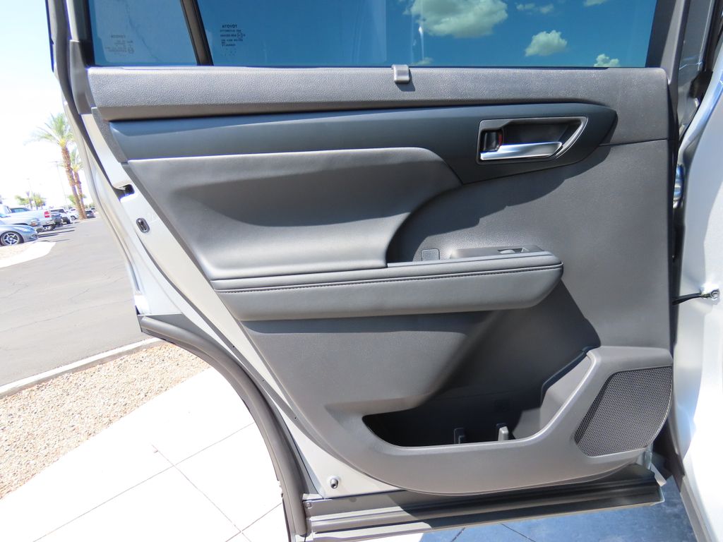 2025 Toyota Highlander XSE 26