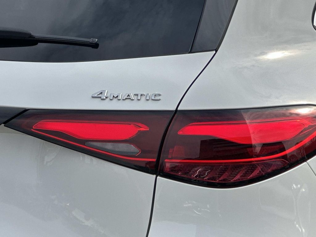 Thumbnail: 2023 Mercedes-Benz GLC - 10