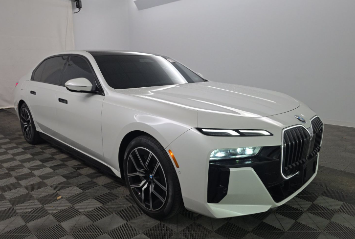 Mineral White Metallic 2024 BMW i7 xDrive60 AWD Sedan All-Wheel Drive Automatic