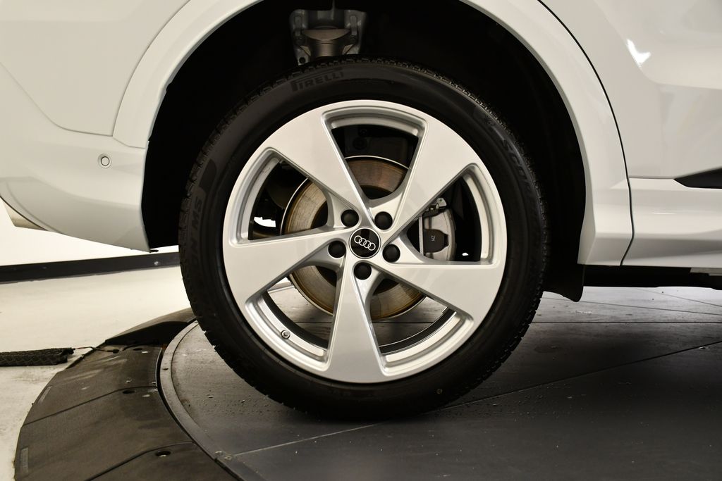 Thumbnail: 2025 Audi Q5 - 15